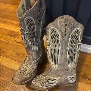 Stylish and fun cross cowgirl boots